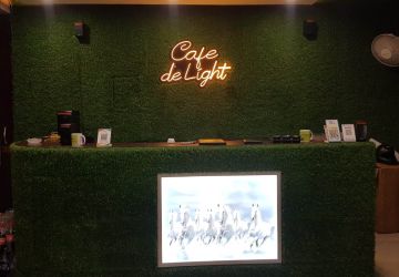 Cafe De Light